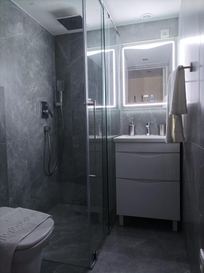 Chorni Vivtsy Apartment Chernivtsi Ngoại thất bức ảnh