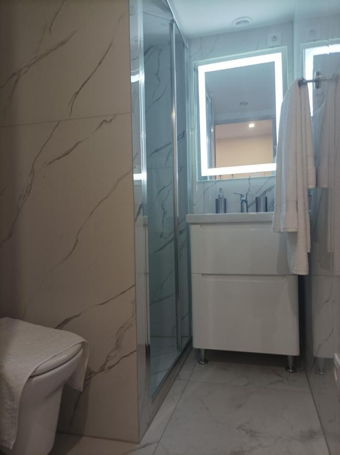 Chorni Vivtsy Apartment Chernivtsi Ngoại thất bức ảnh