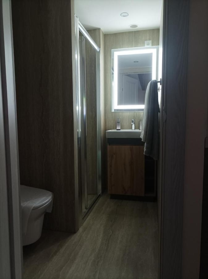 Chorni Vivtsy Apartment Chernivtsi Ngoại thất bức ảnh