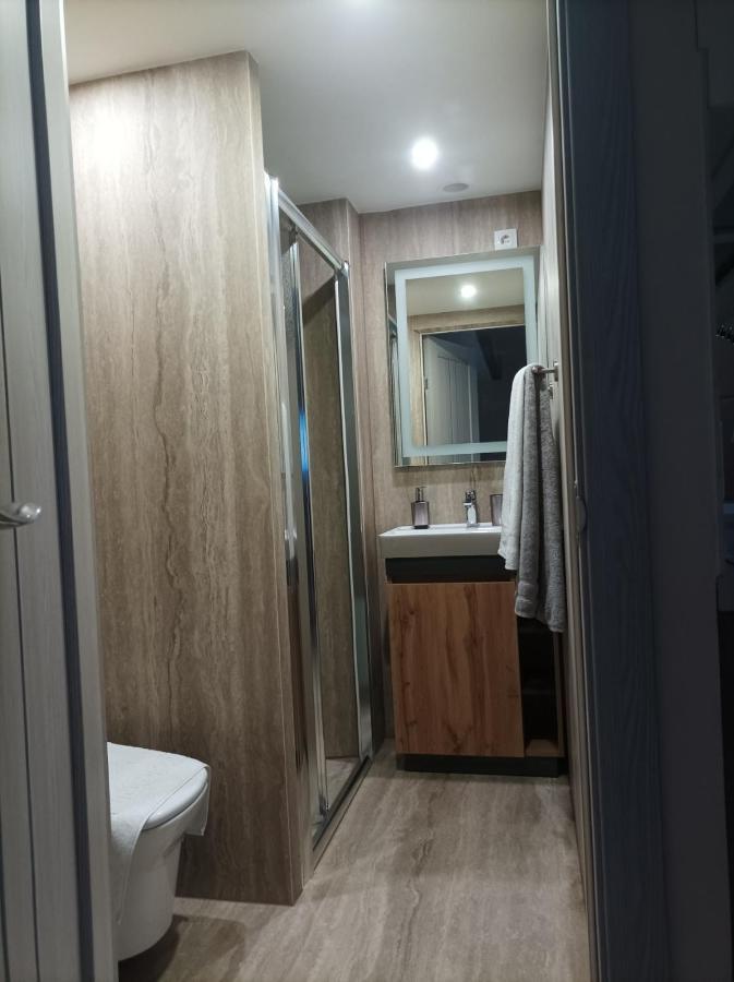Chorni Vivtsy Apartment Chernivtsi Ngoại thất bức ảnh