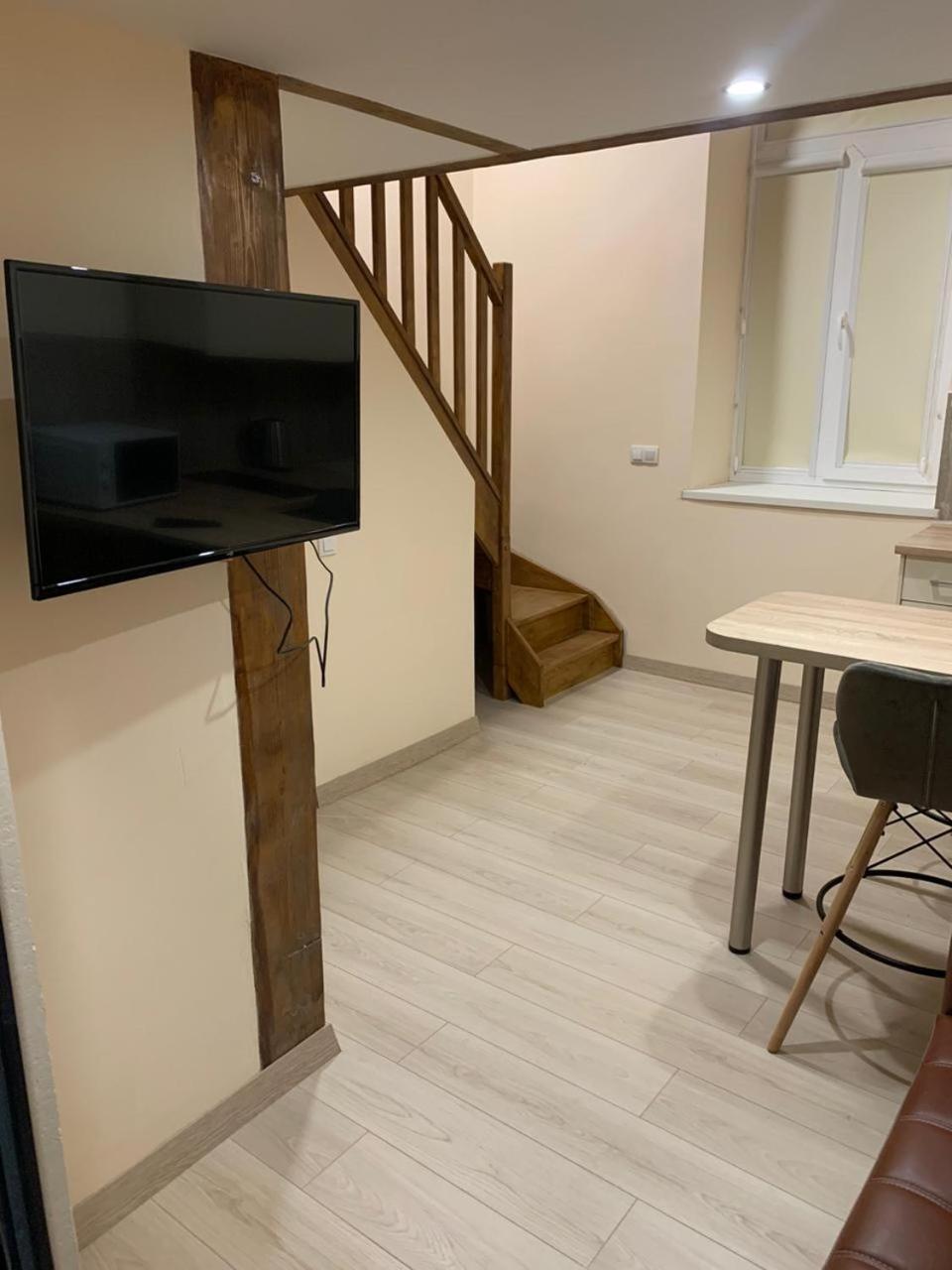 Chorni Vivtsy Apartment Chernivtsi Ngoại thất bức ảnh