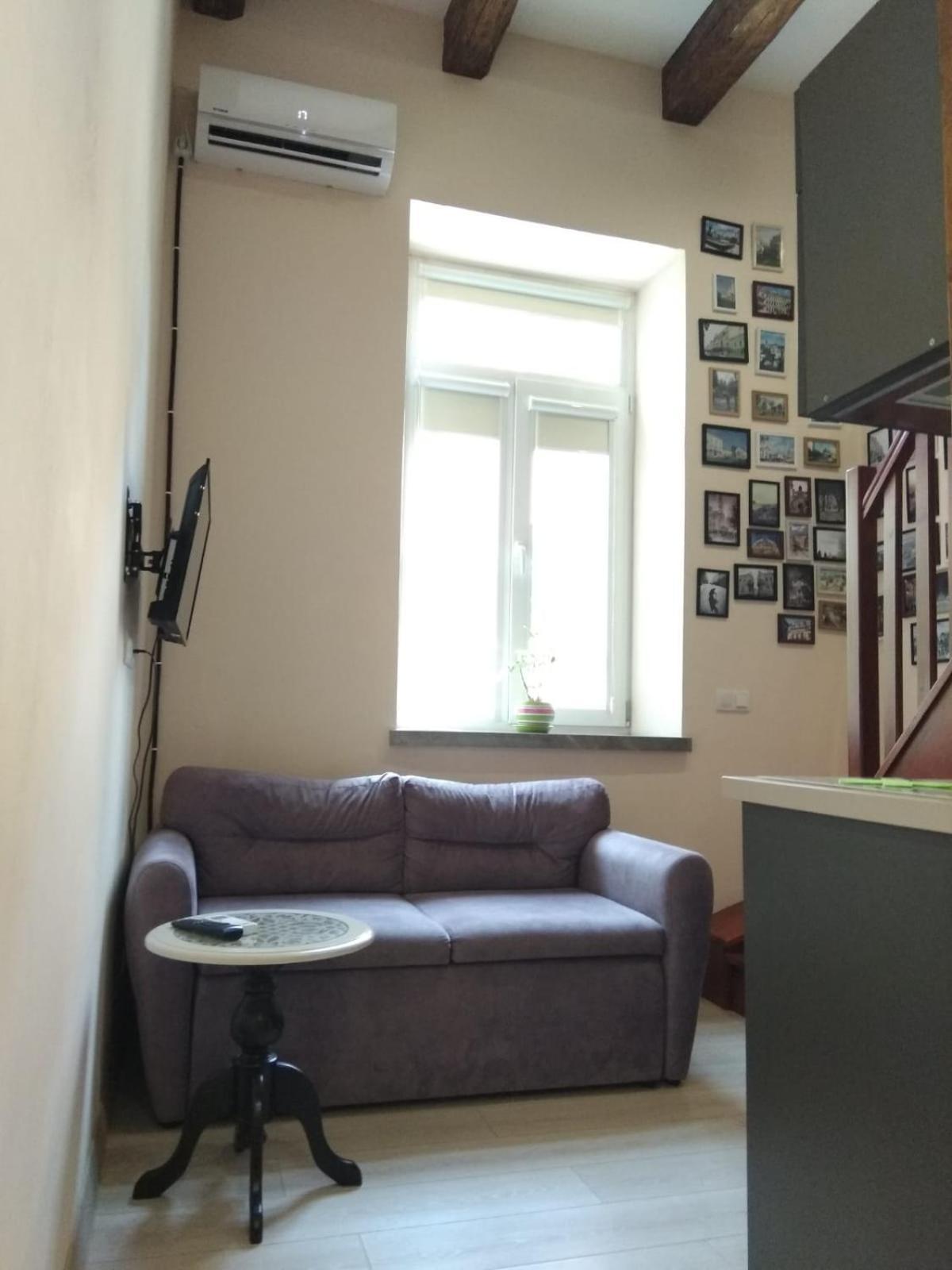Chorni Vivtsy Apartment Chernivtsi Ngoại thất bức ảnh