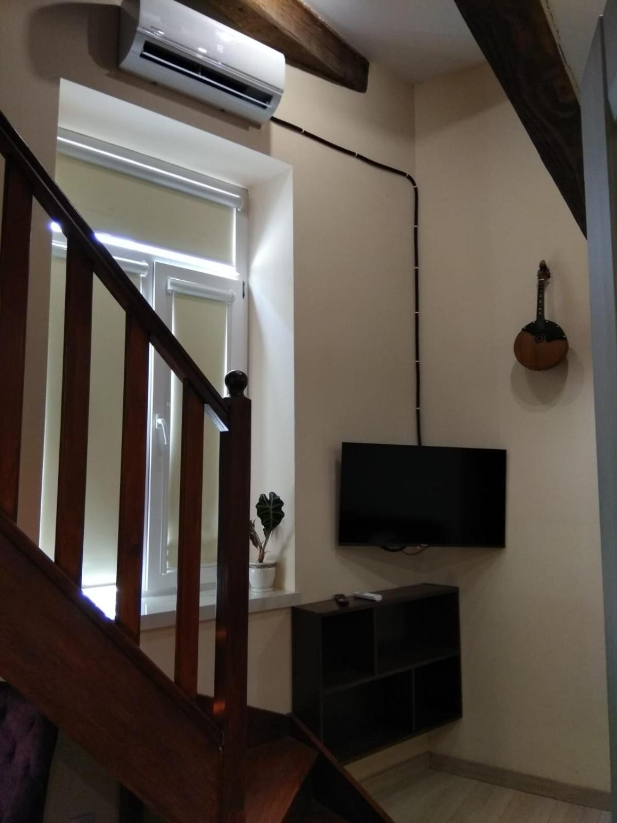 Chorni Vivtsy Apartment Chernivtsi Ngoại thất bức ảnh